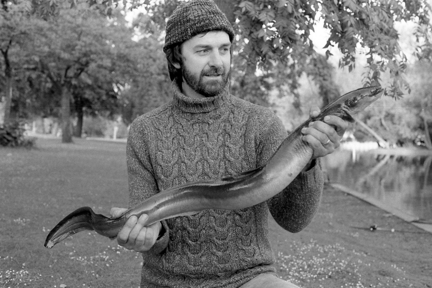 Mick Brown med en stor ål från sin ungdom